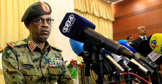 Sudan'da Savunma Bakanı Avad bin Avf Yemin Ederek Görevine Başladı