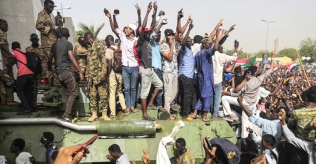 Sudan'da Sokağa Çıkma Yasağı Kaldırıldı