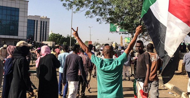 Sudan'daki Muhalif Gruplar Halkı Sokağa Çağırdı
