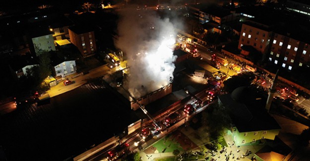 Sultanbeyli'de Mobilya Atölyesinde Yangın