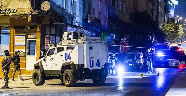 Sultangazi'de Silahlı Saldırı: 1 Polis Yaralandı