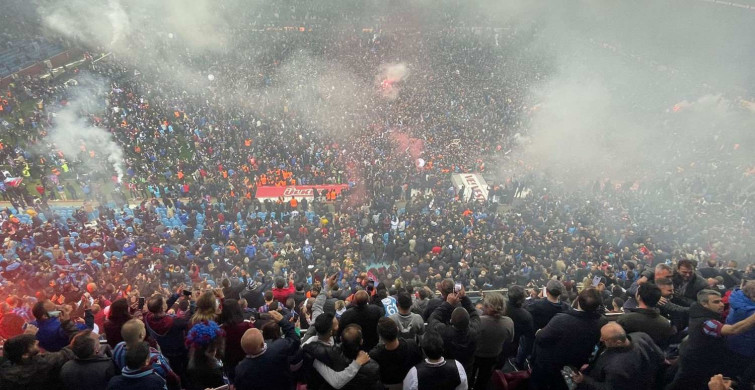 Süper Lig’de Şampiyon Trabzonspor oldu! Taraftarlar sahayı görünmez kıldı