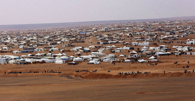 Suriye'deki Rukban Kampından Son 24 Saatte 1,300 Mülteci Ayrıldı