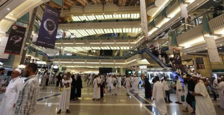 Suudi Arabistan Açıkladı! Namaz Vakitlerinde Mağazalar Açık