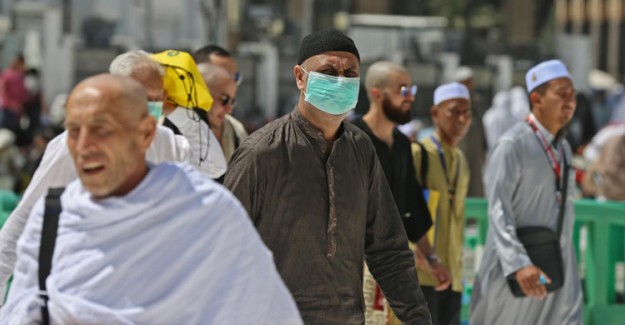 Suudi Arabistan Coronavirüs Sebebiyle Ülke İçindekilerin De Umre Ziyaretlerini Askıya Aldı