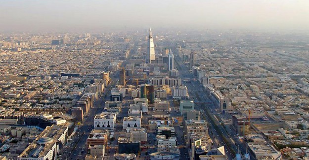 Suudi Arabistan İki Ayrı Patlama Medyana Geldi