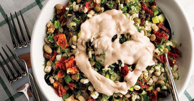 Tahin Soslu Kış Salatası Nasıl Yapılır?
