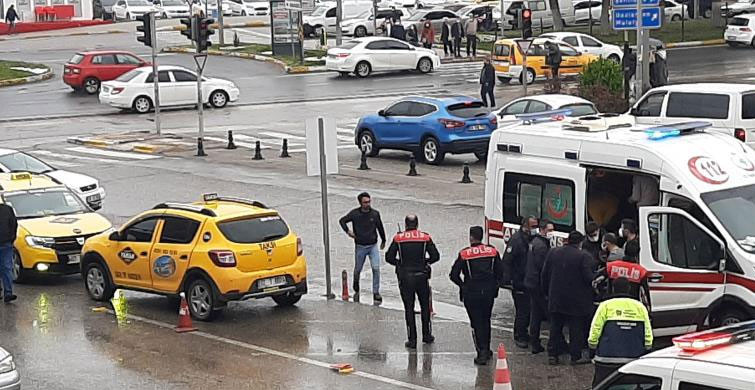Taksici İle Müşteri Arasında Bıçaklı Kavga: 3 Yaralı