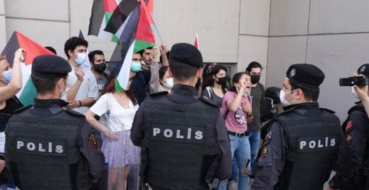 Taksim Meydanı'nda Polislerle Eylemciler Arasında Kavga: 15 Gözaltı