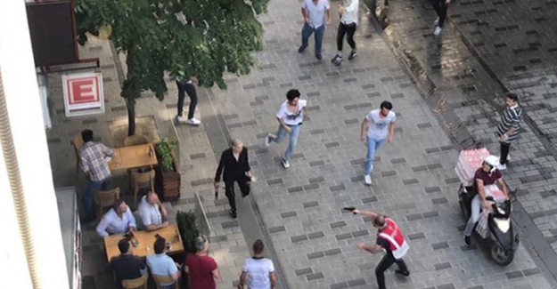 Taksim'de İki Grup Arasında Bıçaklı Kavga
