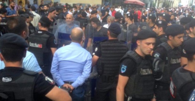 Taksim'e Yürümek İsteyen HDP'lilere Polis İzin Vermedi