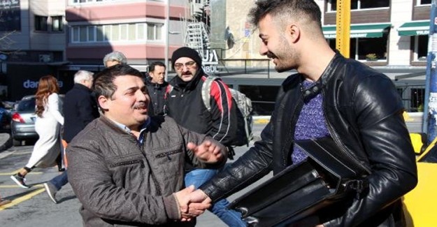 Taksisinde Unutulan 70 Bin Lirayı Sahibine Teslim Etti