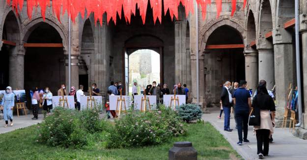 Tarihi Çifte Minareli Medrese'de 15 Temmuz Sergisi