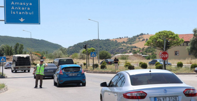 Tatil bitti göç tersine döndü: Trafik birçok bölgede felç oldu