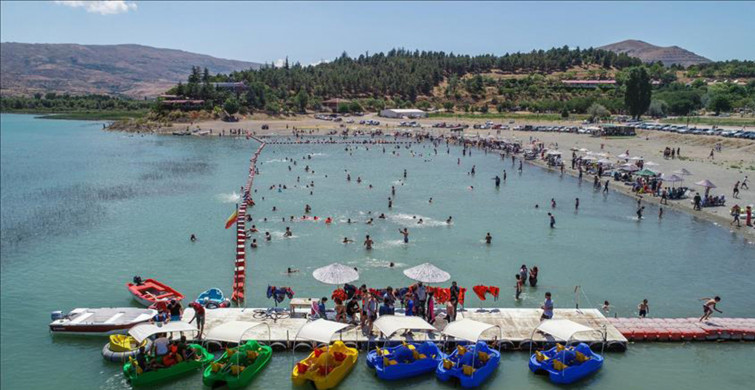 Tatilcilerin Yeni Gözdesi Hazar Gölü, Misafirlerini Ağırlıyor