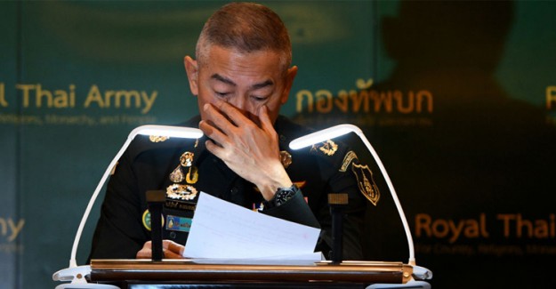 Tayland Genelkurmay Başkanı, Gözyaşları İçinde Özür Diledi