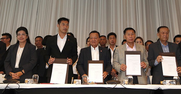 Tayland'da 7 Parti Cunta Yönetimine Karşı Birleşti