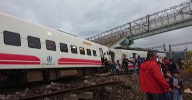 Tayvan'da Tren Kazası; 20 Ölü