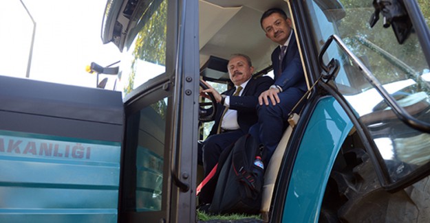 TBMM Başkanı Şentop ile Bakan Pakdemirli Beraber Traktör Kullandı