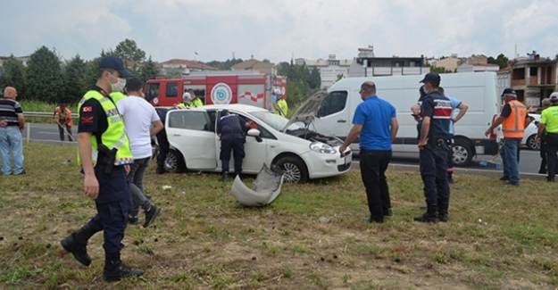 Tekirdağ'da Minibüs ve Otomobil Çarpıştı: 1 Ölü, 8 Yaralı