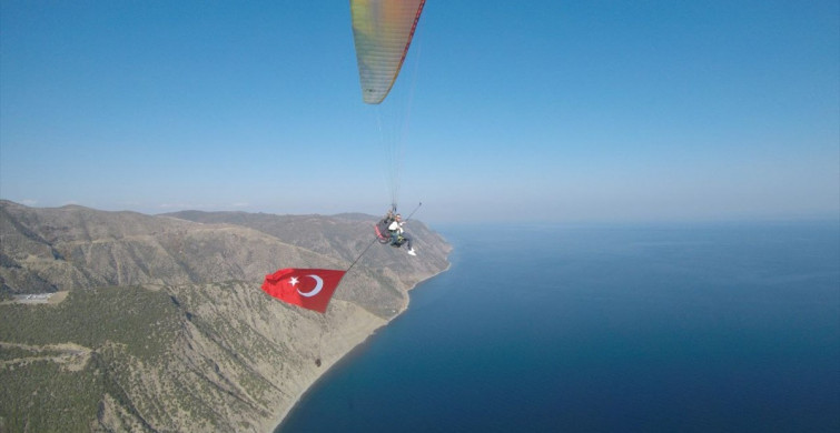 Tekirdağ'da Yamaç Paraşütçüleri Uçuşla Cumhuriyet Bayramı'nı Kutladı