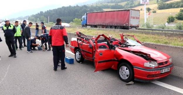 TEM Otoyolu Bolu Mevkiinde Trafik Kazası! 1 Kişi Öldü 2 Kişi Yaralandı