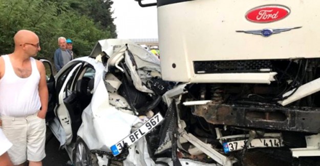 TEM Otoyolu Sakarya Mevkisinde Trafik Kazası! 6 Kişi Yaralandı
