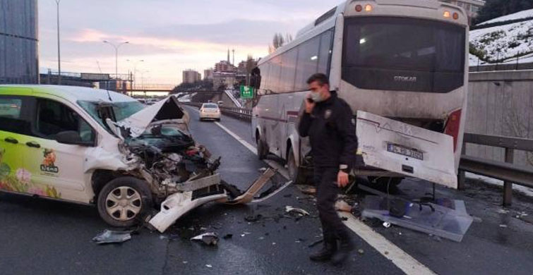 TEM'de Meydana Gelen Kaza Trafiği Durdurdu