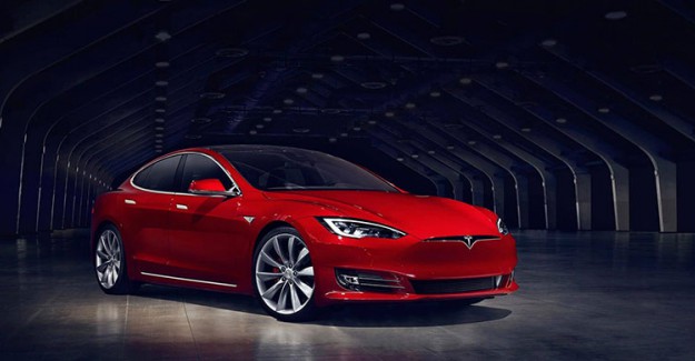 Tesla 130 Bin Aracı Geri Çağırıyor!
