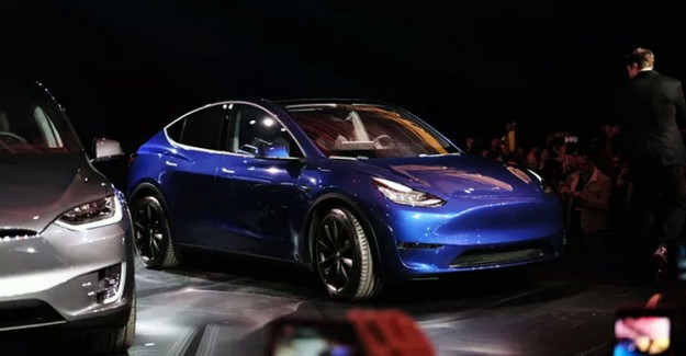 Tesla Yeni Aracını Tanıttı