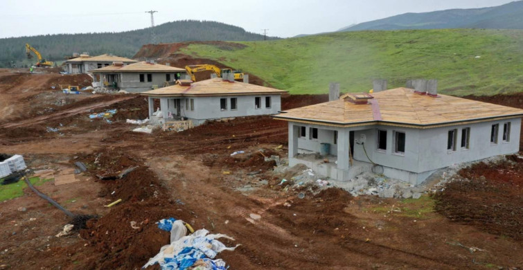 Teslimi bugün gerçekleştirilecek: Köy tipi afet evleri havadan görüntülendi