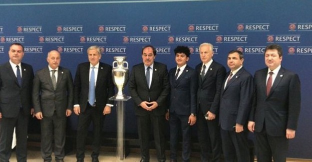 TFF Euro 2024 Adaylık Dosyasını UEFA'ya Sundu!