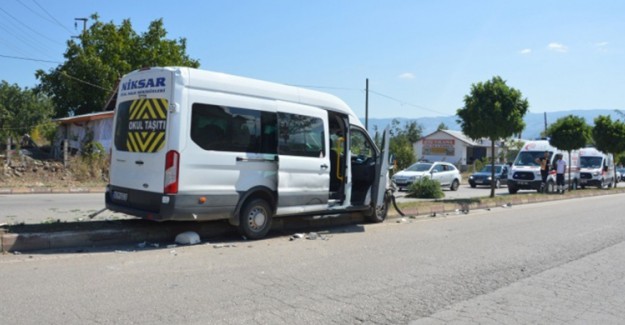 Tokat'ta Yolcu Minibüsünün Refüje Çıkması Sonucunda 6 Kişi Yaralandı