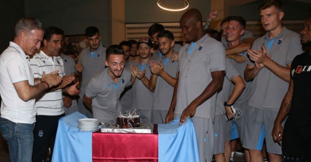 Trabzonspor'da Donis Avdijaj'a Sürpriz Doğum Günü 