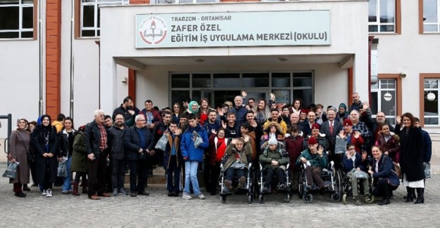 Trabzonspor'dan Engelli Öğrencilere Dektek 