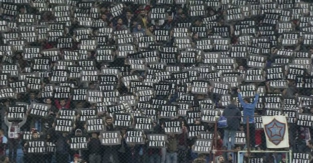 Trabzonsporlu Taraftarlar Hakem Hatalarına "Yeter Artık" Dedi