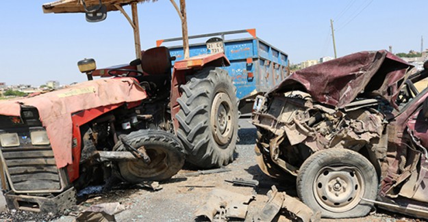 Traktör İle Otomobil Çarpışması Sonucu 9 Kişi Yaralandı