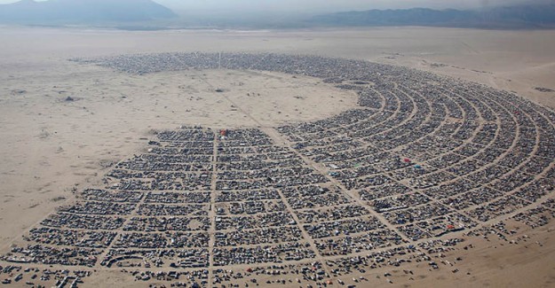 Trump, Burning Man Festivali'nin Düzenlendiği Alana Duvar Örme Kararı Aldı