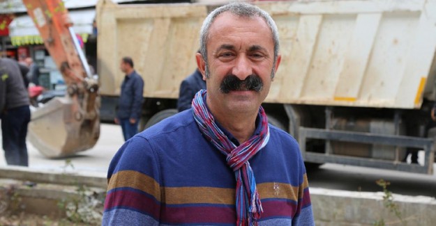 Tunceli Belediye Başkanı Fatih Mehmet Maçoğlu, Belediye Etrafındaki Korkulukları Yıktırdı