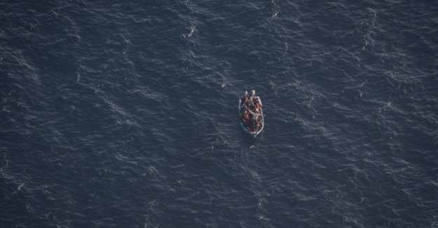 Tunus'ta Göçmen Teknesi Battı: 25 Kişi Kayıp