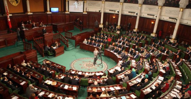 Tunus'ta Hükümet Güvenoyu Alamadı