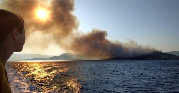 Turistik Sisam Adası'nda Korkutan Yangın