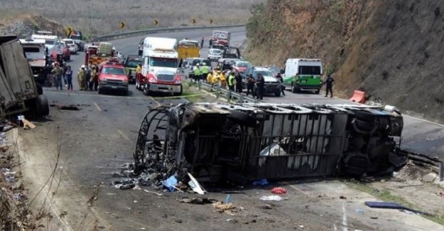 Turistleri Taşıyan Otobüste Feci Kaza! 11 Ölü 10 Yaralı