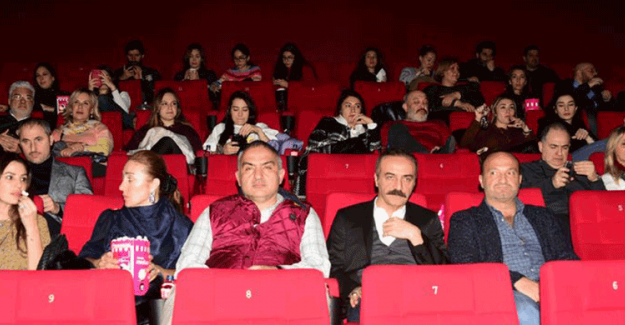 Turizm Bakanı Ersoy, Yılmaz Erdoğan'ın Yeni Filmini Sinemada İzledi 
