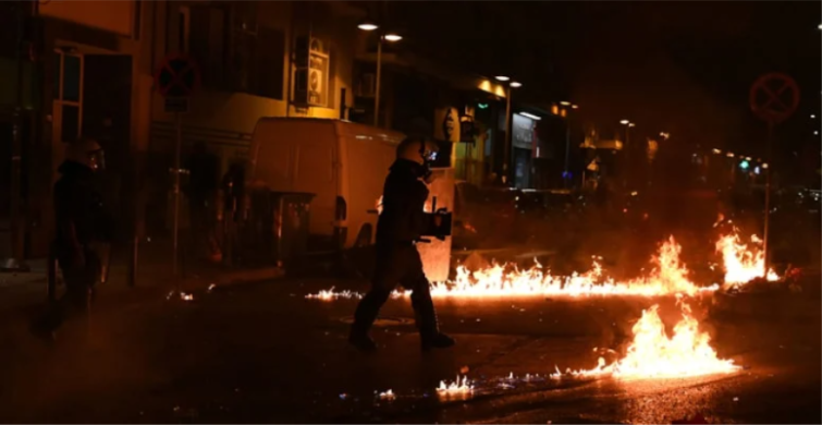 Türk Başkonsolosluğu'nda nöbet tutan polislere molotoflu saldırı!