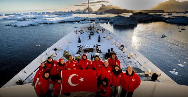 Türk Bilim İnsanları Antarktika'da 10 Binden Fazla Mikrometeorit Topladı
