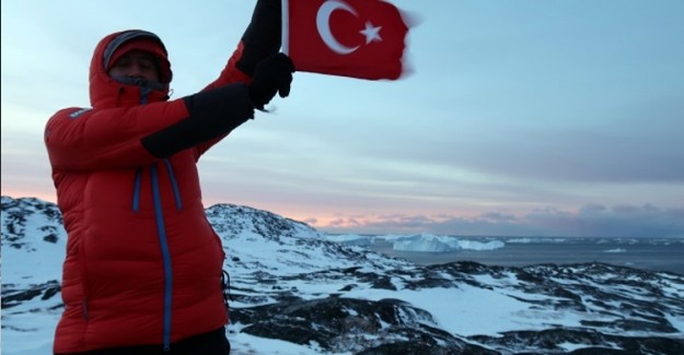Türk Ekip Grönland'daki Buzul Vadisini Kızakla Geçti