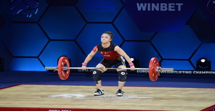 Türk Halterinin Altın Kızı: Cansu Bektaş Avrupa Şampiyonası'nda zaferi tacıyla taçlandırdı!