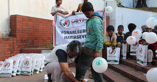 Türk Hayırseverler Bangladeşli Yetimler için Koşturuyor