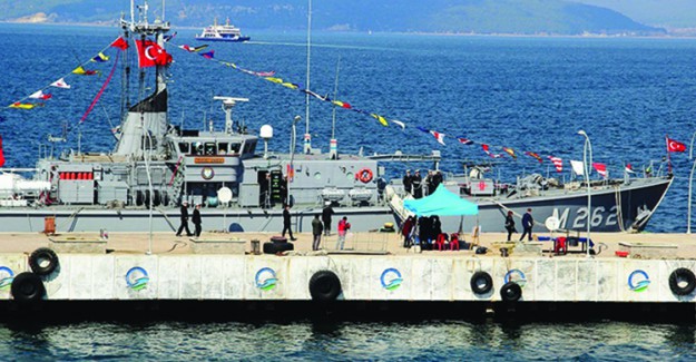 Türk Savaş Gemileri Odessa'da Demirledi